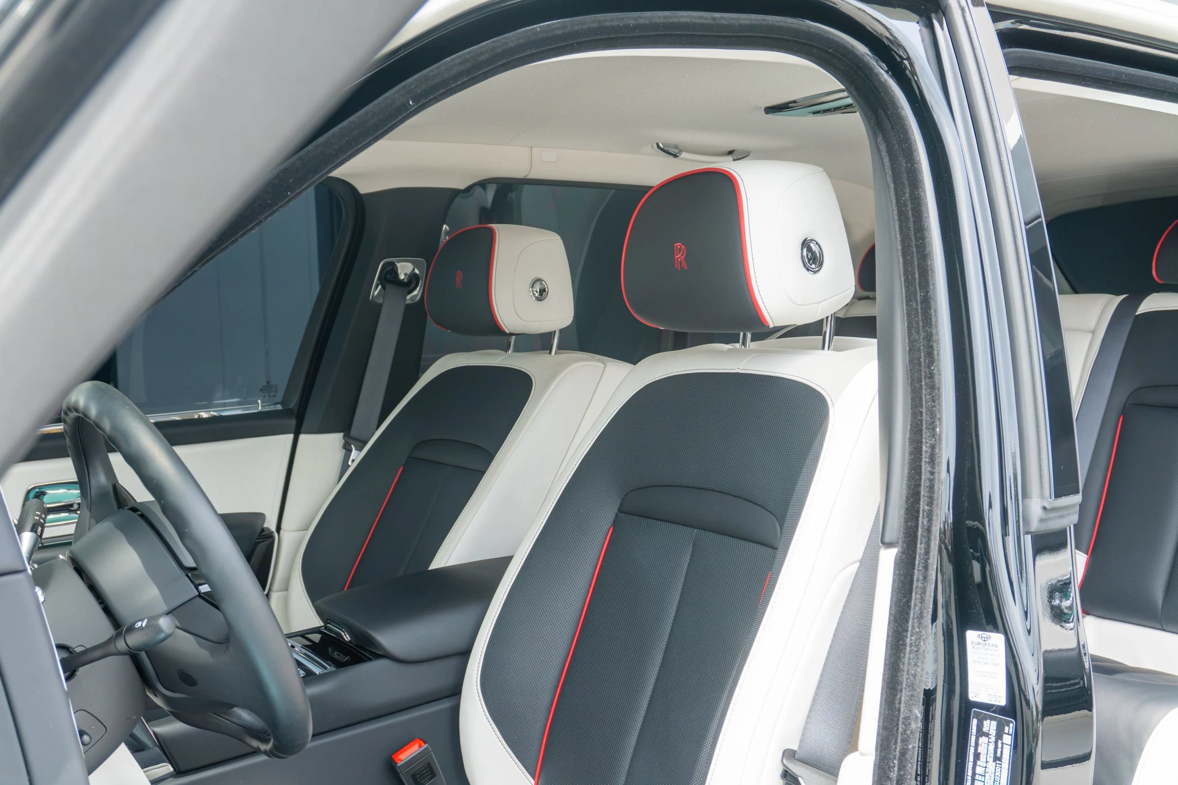 Used 2025 Rolls-Royce Cullinan AWD/4WD image 11