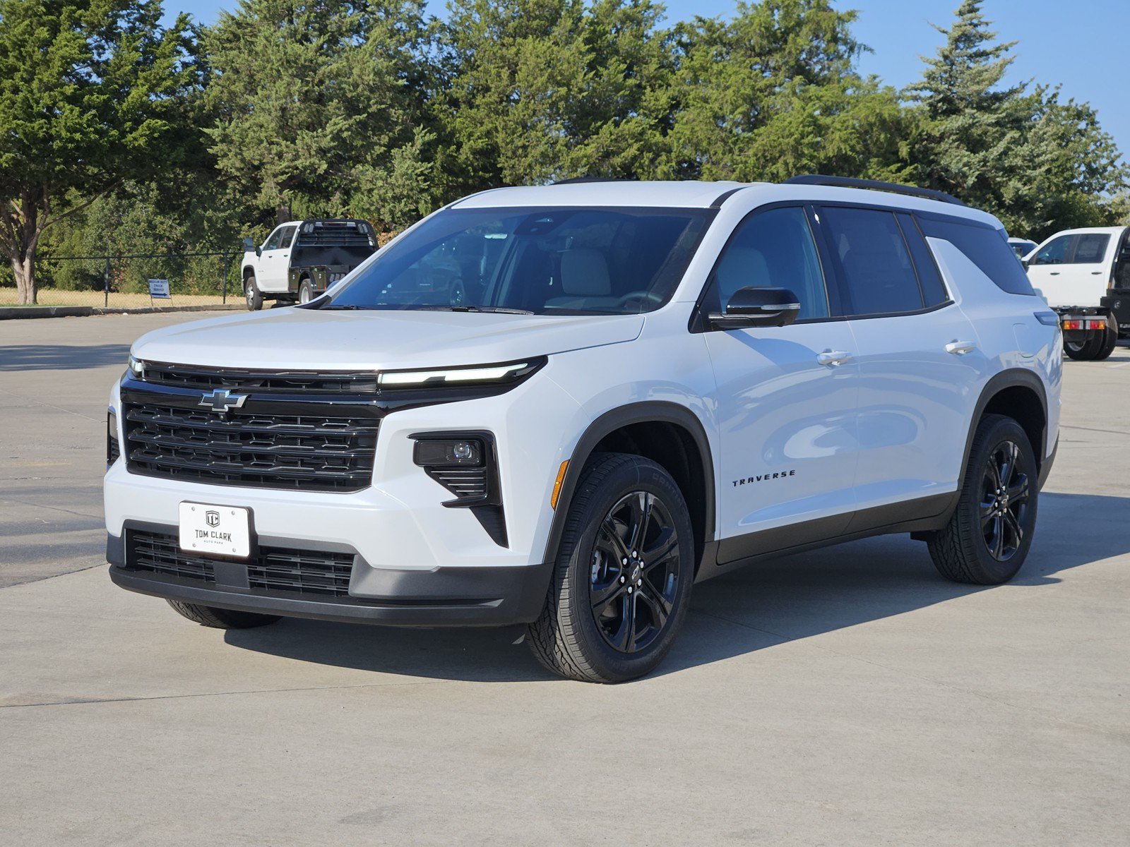 New 2027 Chevrolet Traverse LT w/ Midnight/Sport Edition FWD image 2