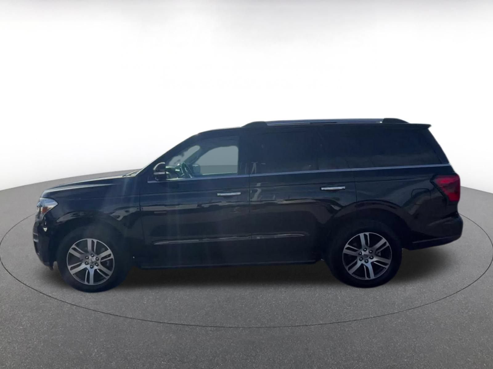 Used 2024 Ford Expedition Limited AWD/4WD image 8