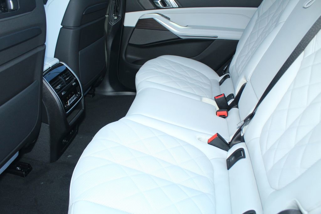 Used 2026 BMW X7 xDrive40i AWD/4WD image 22