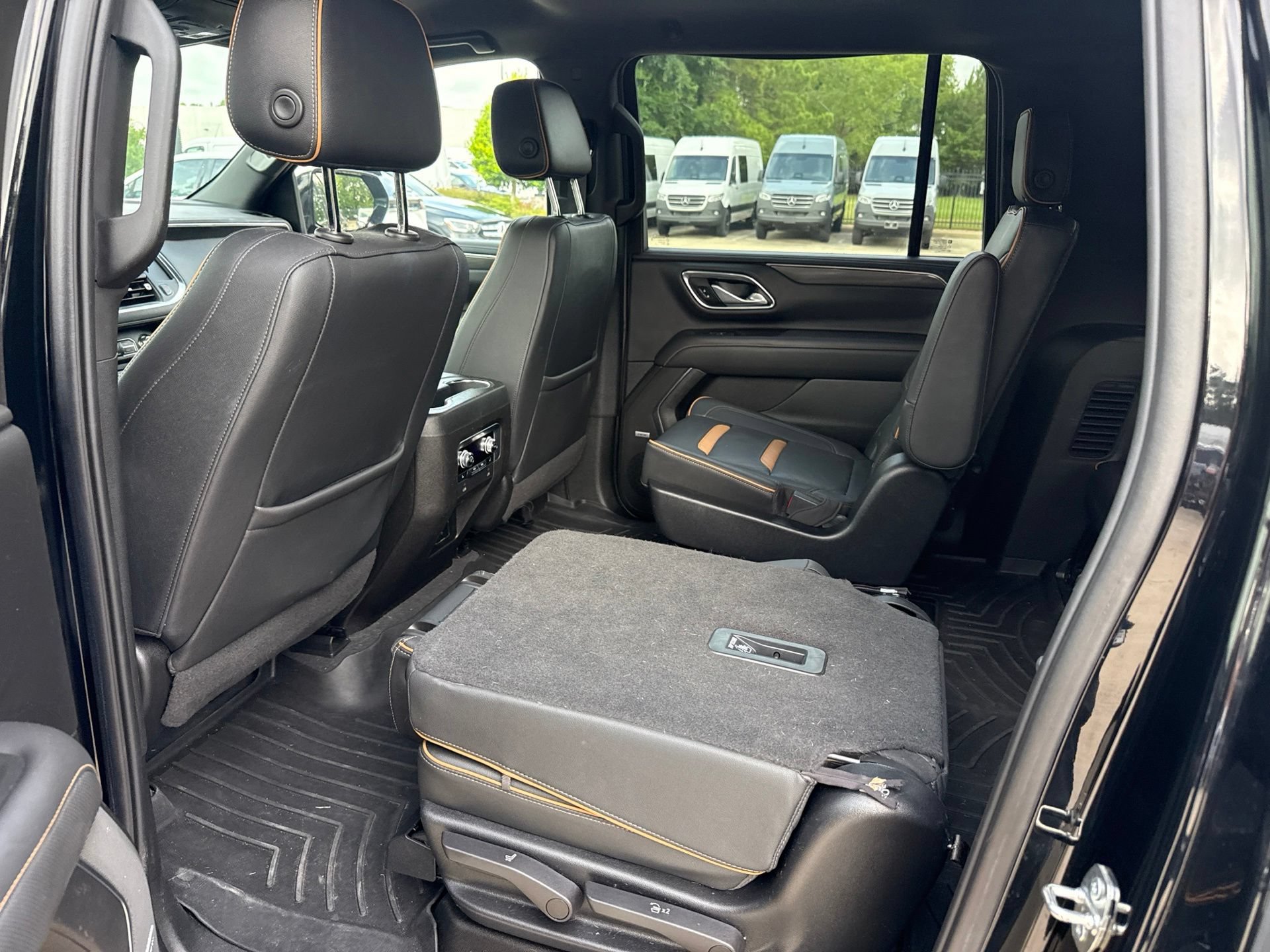 Used 2022 GMC Yukon XL AT4 AWD/4WD image 10