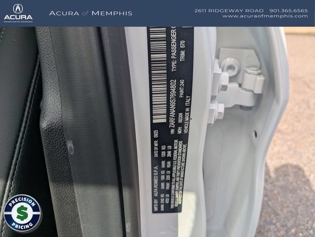 Used 2025 Alfa Romeo Giulia AWD image 31