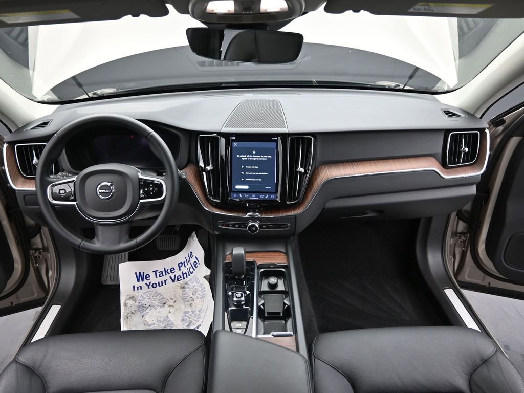 Certified 2023 Volvo XC60 B5 Plus image 21