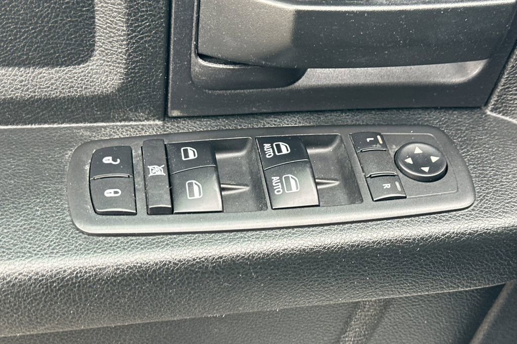 Used 2018 RAM 1500 Tradesman w/ Chrome Appearance Group RWD image 12
