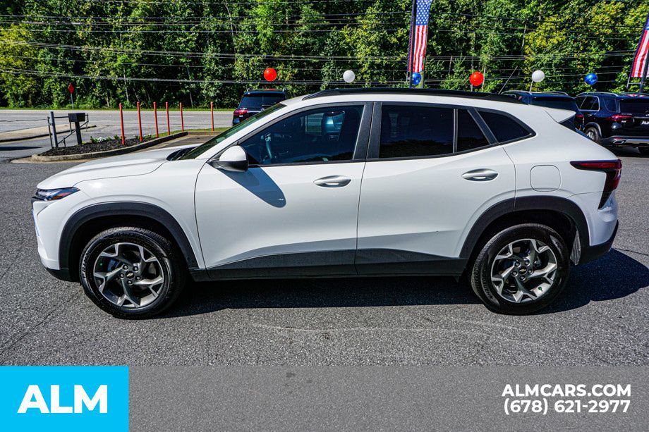 Used 2025 Chevrolet Trax LT FWD image 6