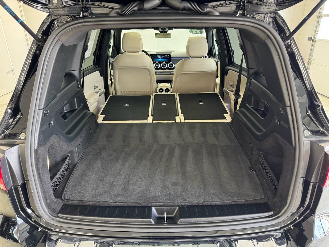 Used 2022 Mercedes-Benz GLB 250 4MATIC w/ Premium Package Lite image 8