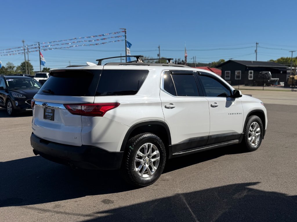Used 2020 Chevrolet Traverse LT w/ LPO, 'HIT The Road' Package AWD/4WD image 4