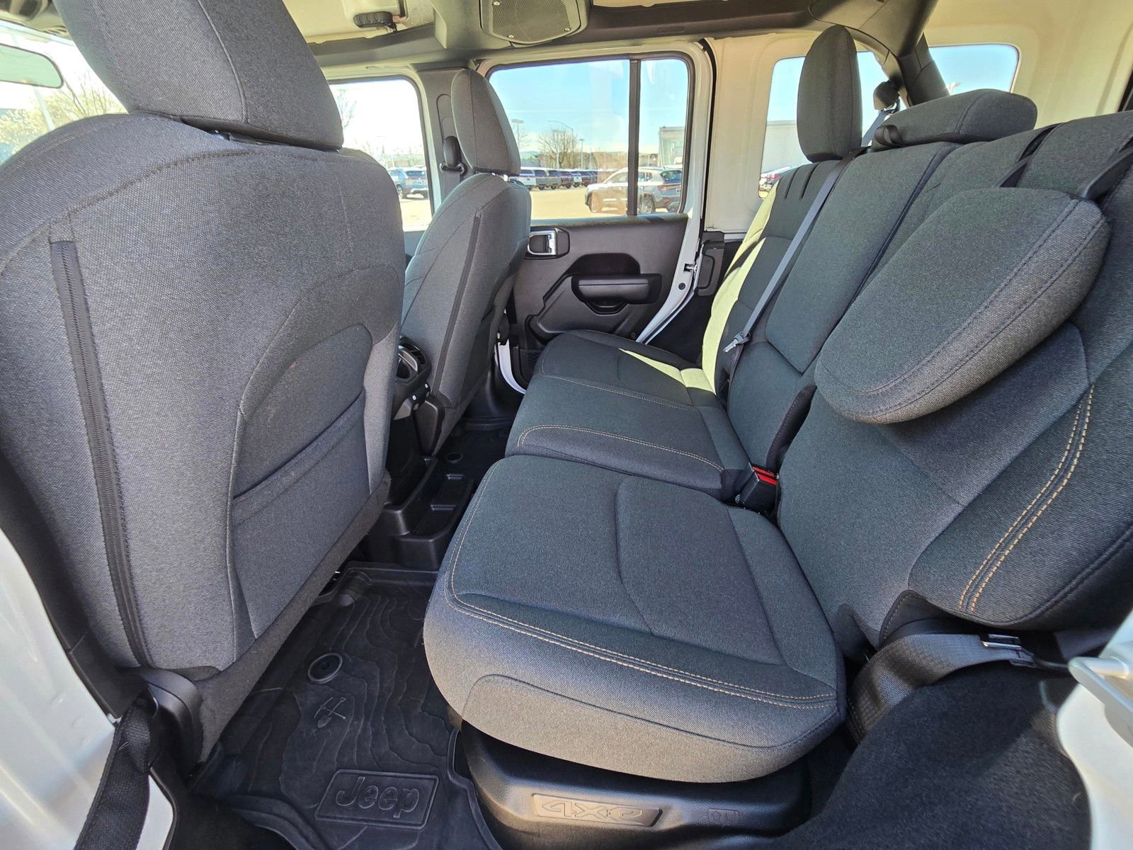 Used 2024 Jeep Wrangler Unlimited image 10