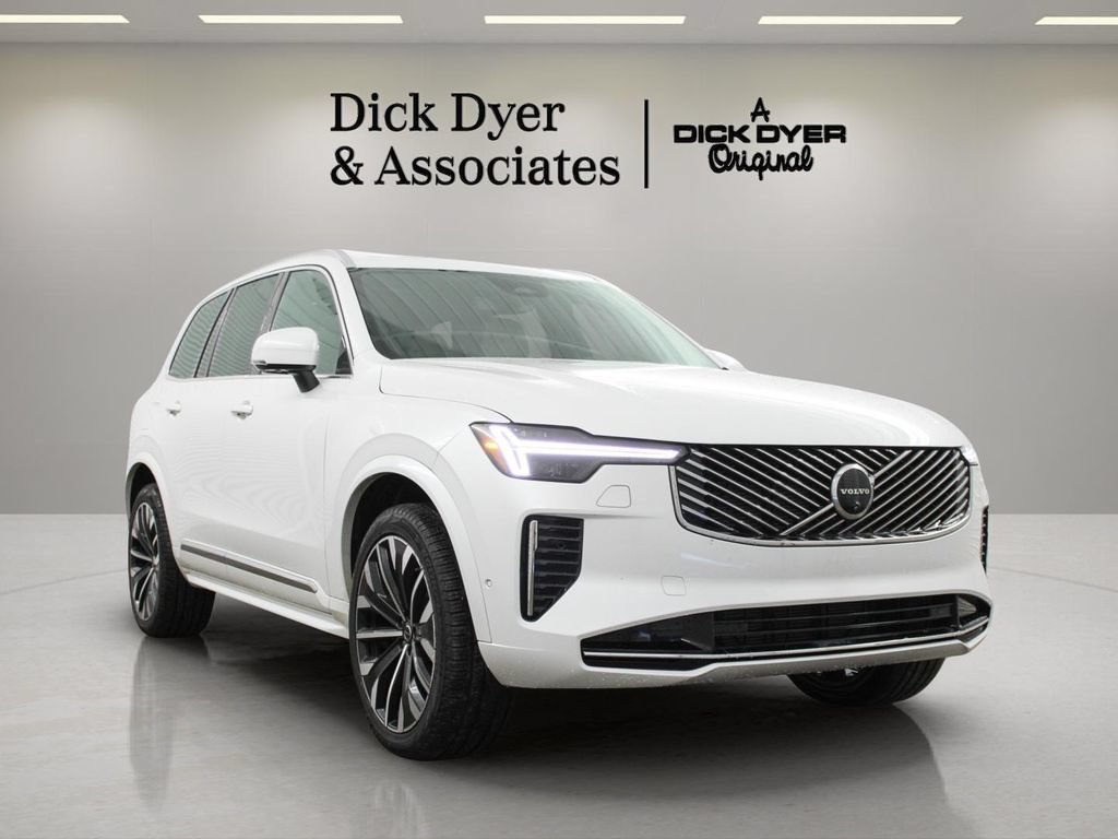 Certified 2025 Volvo XC90 B5 Ultra AWD/4WD image 3