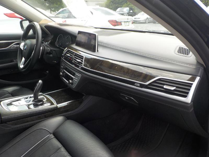 Used 2019 BMW 740i xDrive w/ Executive Package image 31