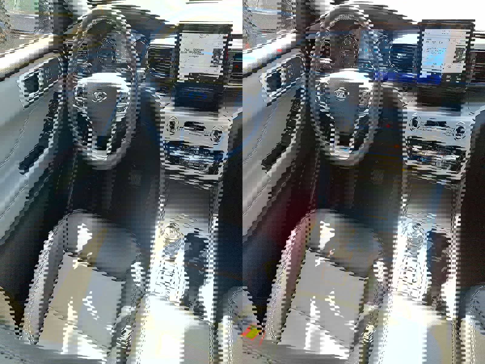 Used 2022 Ford Explorer XLT w/ Equipment Group 202A AWD/4WD image 10