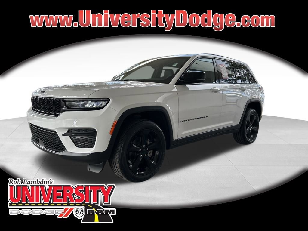 Used 2025 Jeep Grand Cherokee Altitude RWD image 1