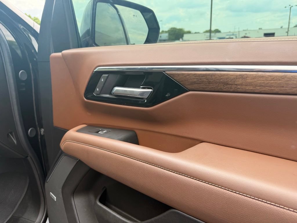 Certified 2025 Chevrolet Tahoe High Country AWD/4WD image 31