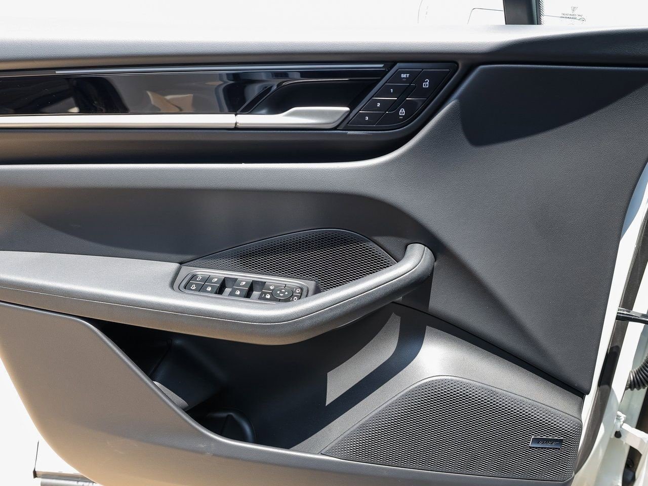 New 2025 Porsche Macan Electric image 23