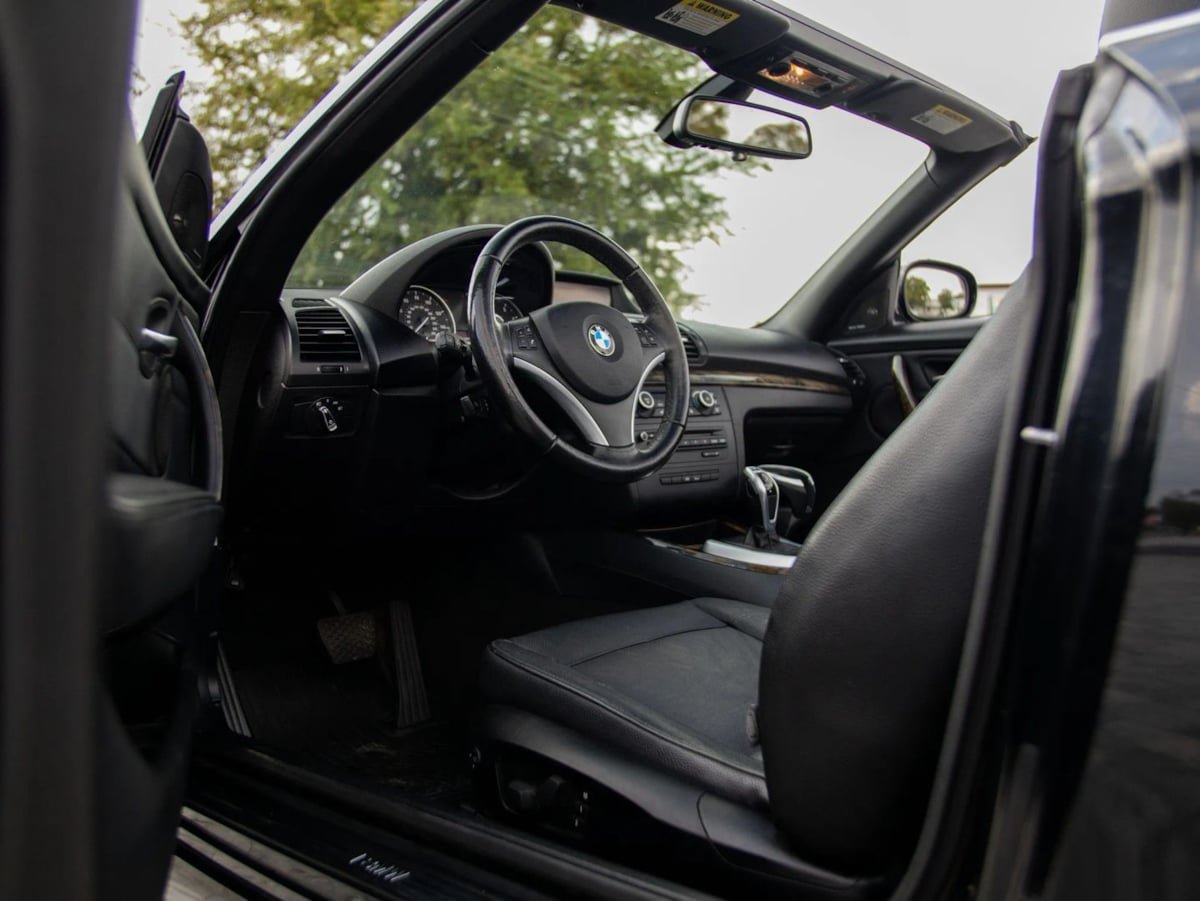 Used 2012 BMW 135i Convertible RWD image 21