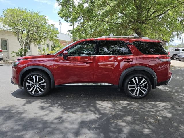 Used 2025 Nissan Pathfinder Platinum AWD/4WD image 2