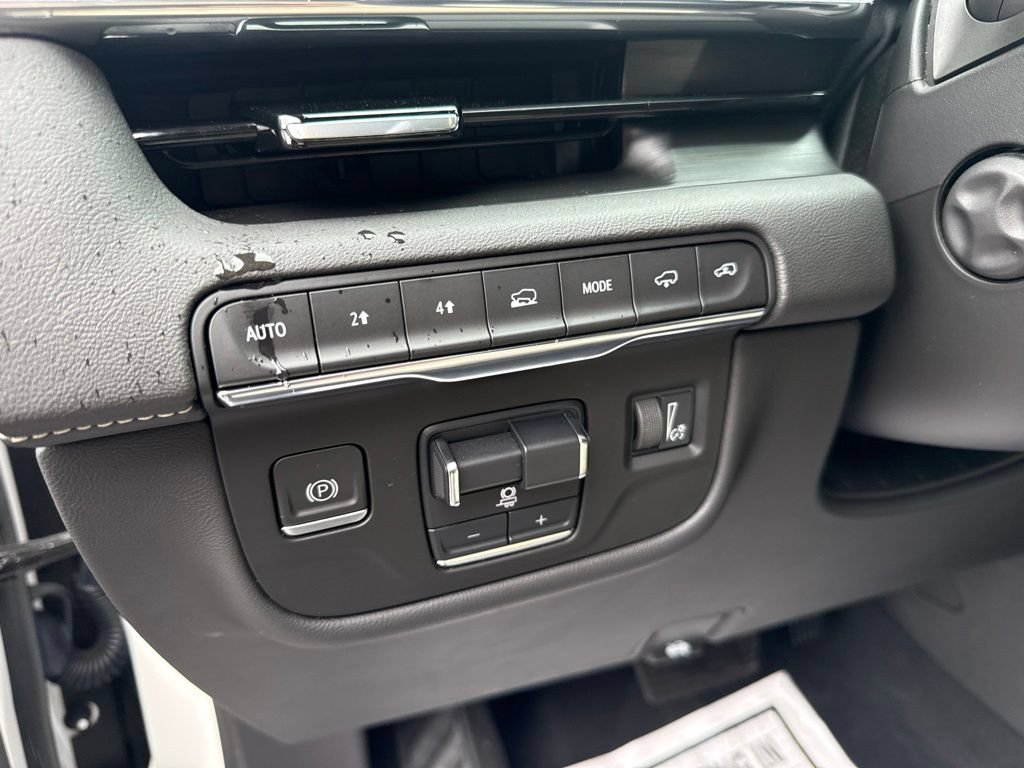 Used 2021 Cadillac Escalade Sport w/ Driver Assist Tech Package AWD/4WD image 24