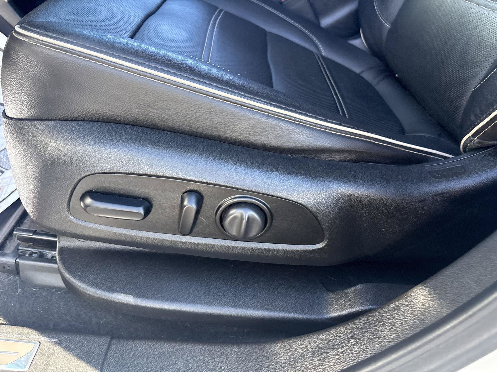 Used 2020 GMC Acadia Denali AWD/4WD image 16