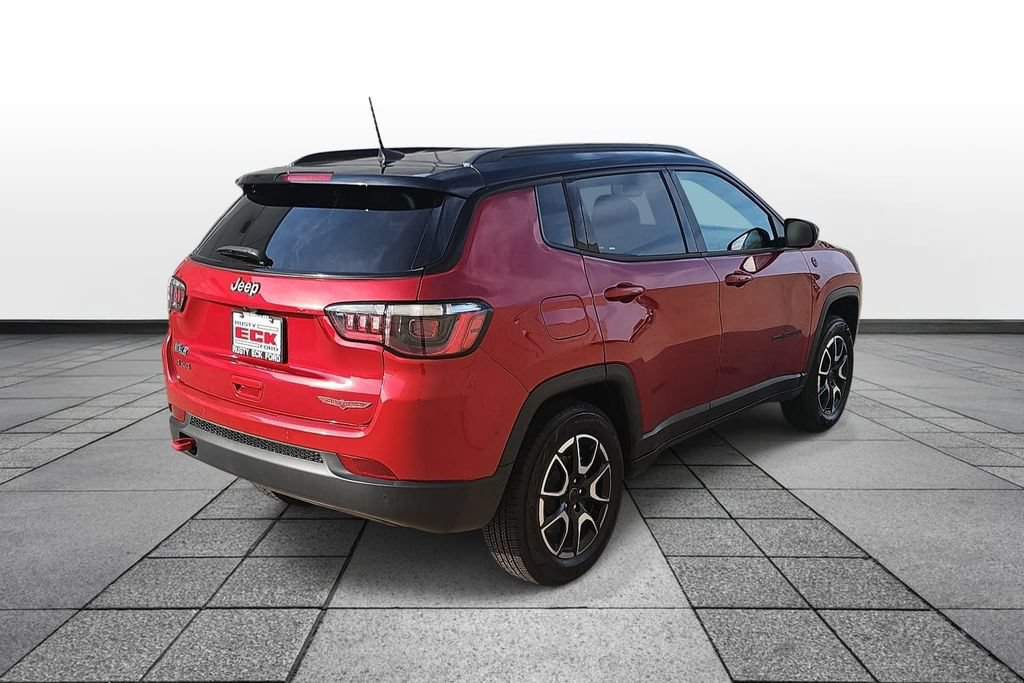 Used 2025 Jeep Compass Trailhawk AWD/4WD image 5