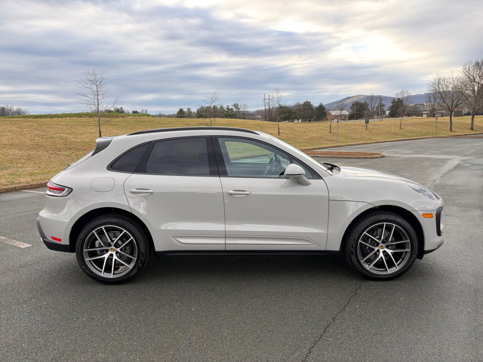 Certified 2026 Porsche Macan image 8