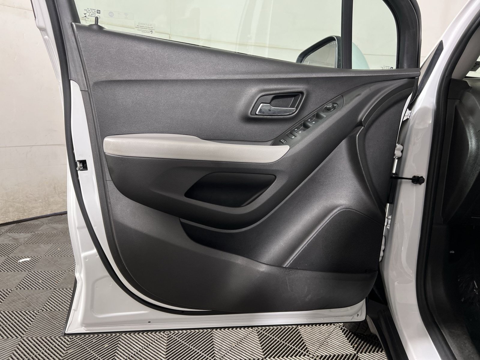 Used 2019 Chevrolet Trax LS w/ Tint and Cruise Package AWD/4WD image 14