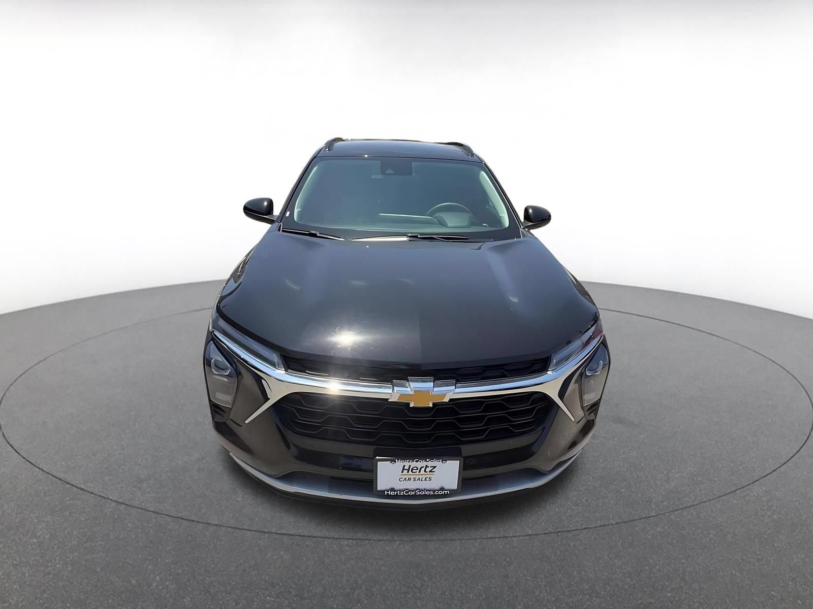 Used 2025 Chevrolet Trax LT FWD image 4