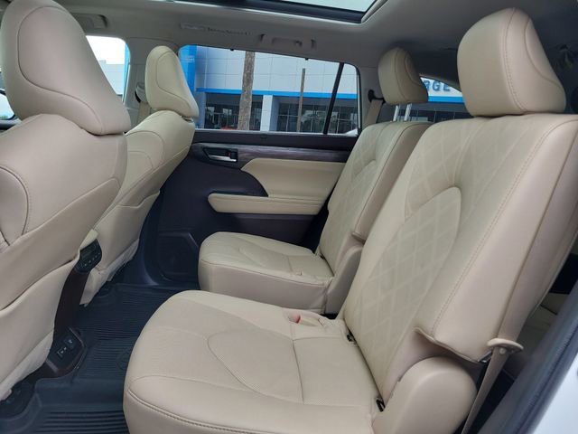 Used 2022 Toyota Highlander Platinum FWD image 15