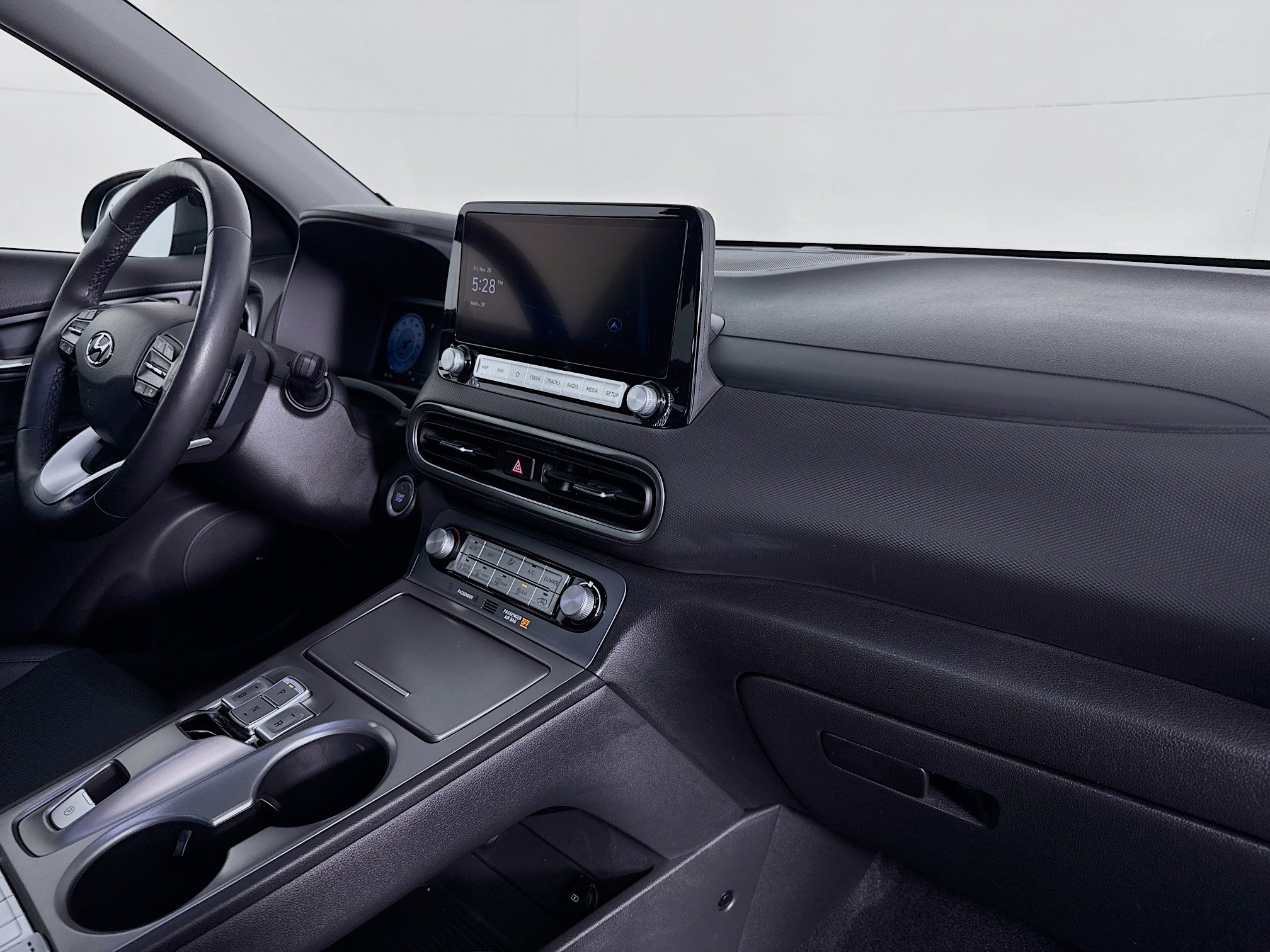 Used 2023 Hyundai Kona Limited image 29