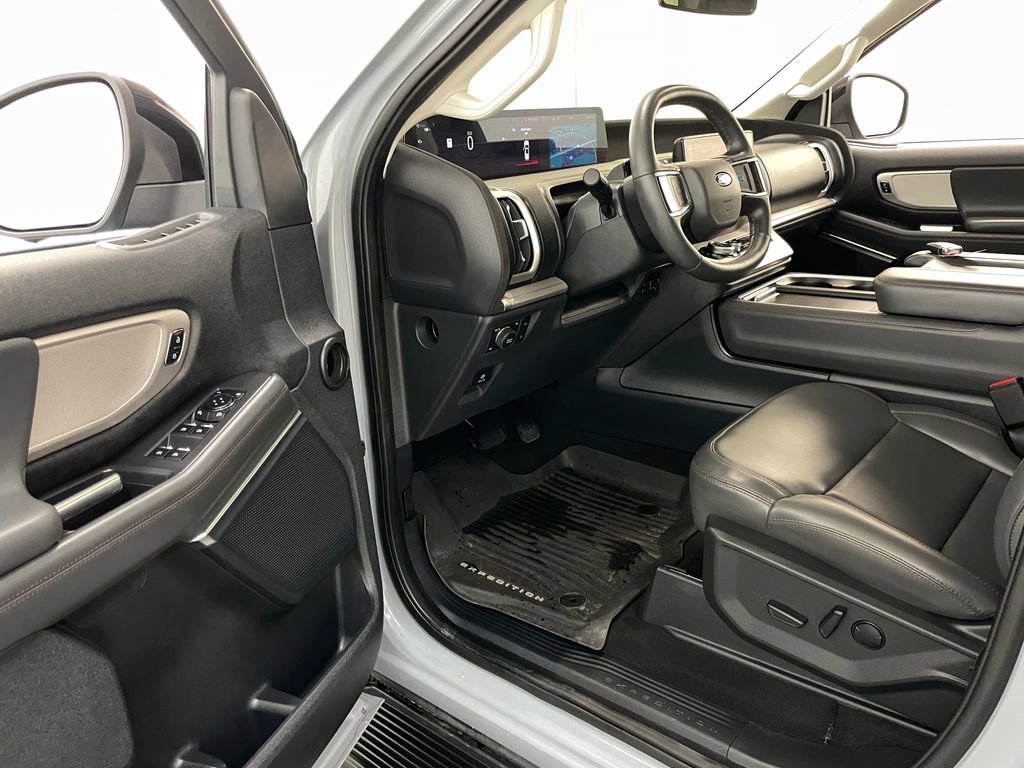 Used 2025 Ford Expedition Max Active AWD/4WD image 29
