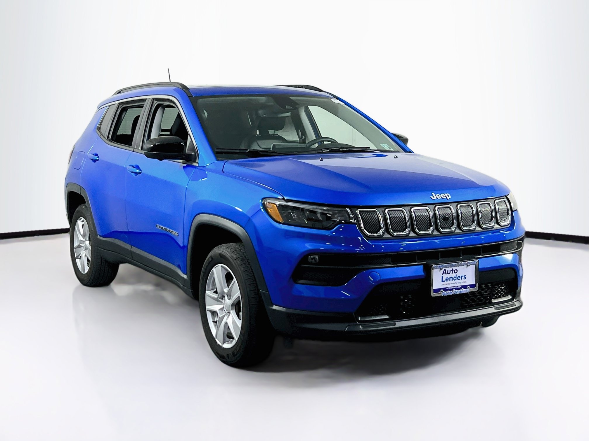 Used 2022 Jeep Compass Latitude w/ Sun and Sound Group AWD/4WD image 3