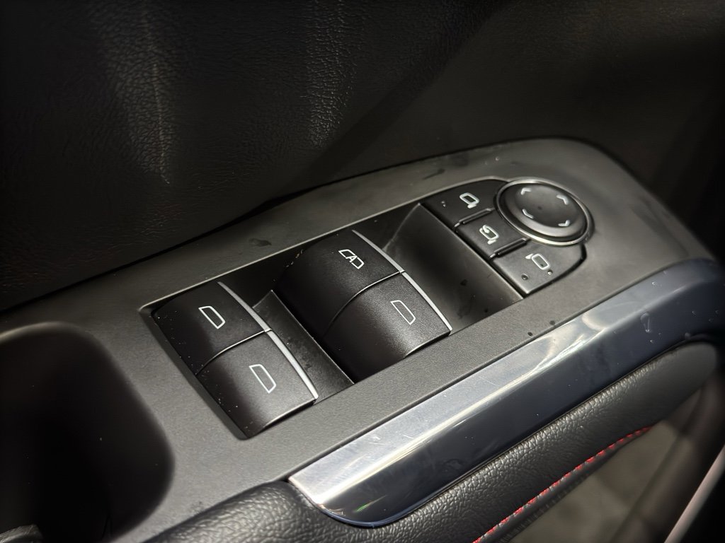 Used 2025 Chevrolet Traverse RS image 36