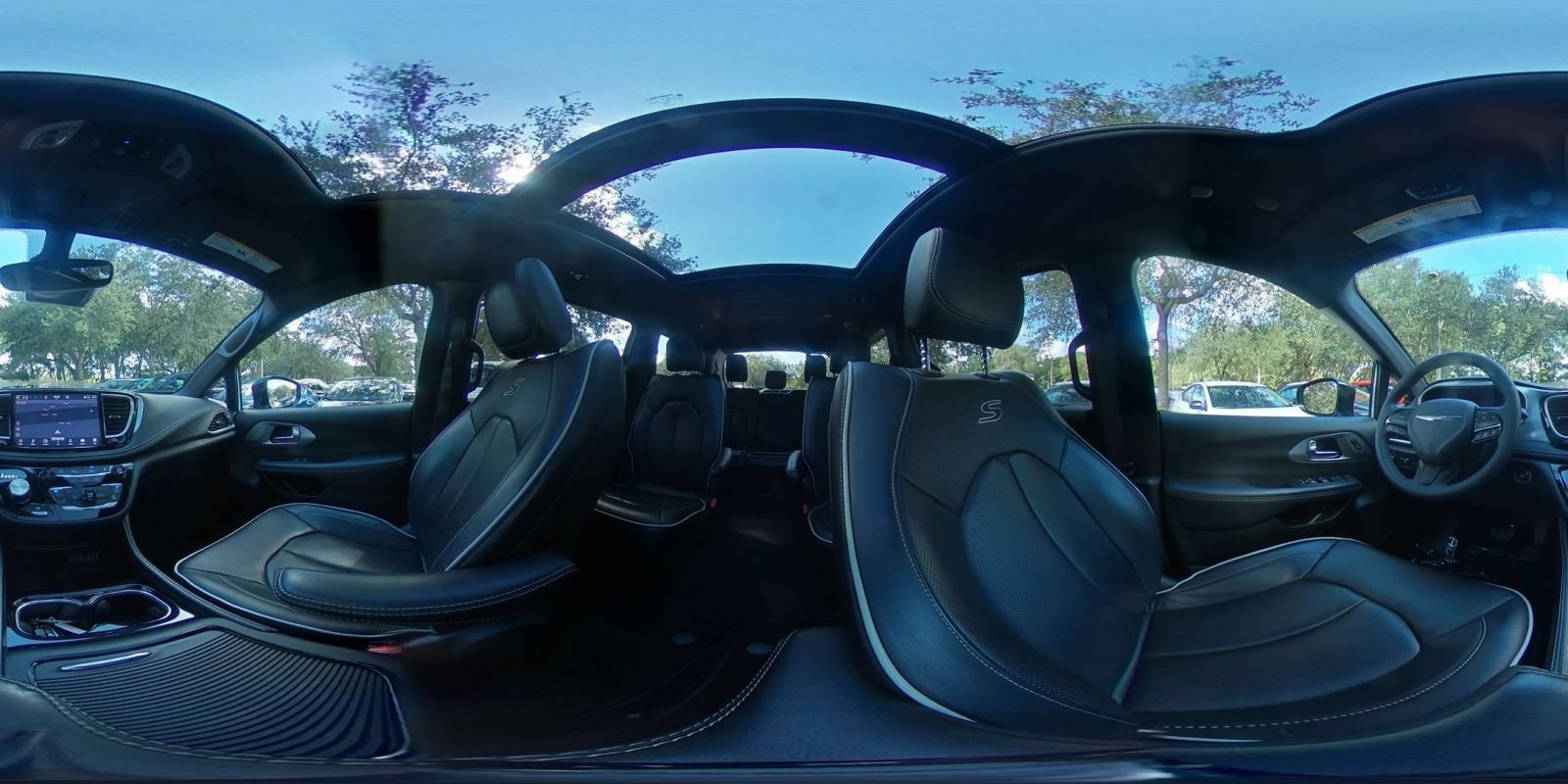 Used 2025 Chrysler Pacifica Limited FWD image 46