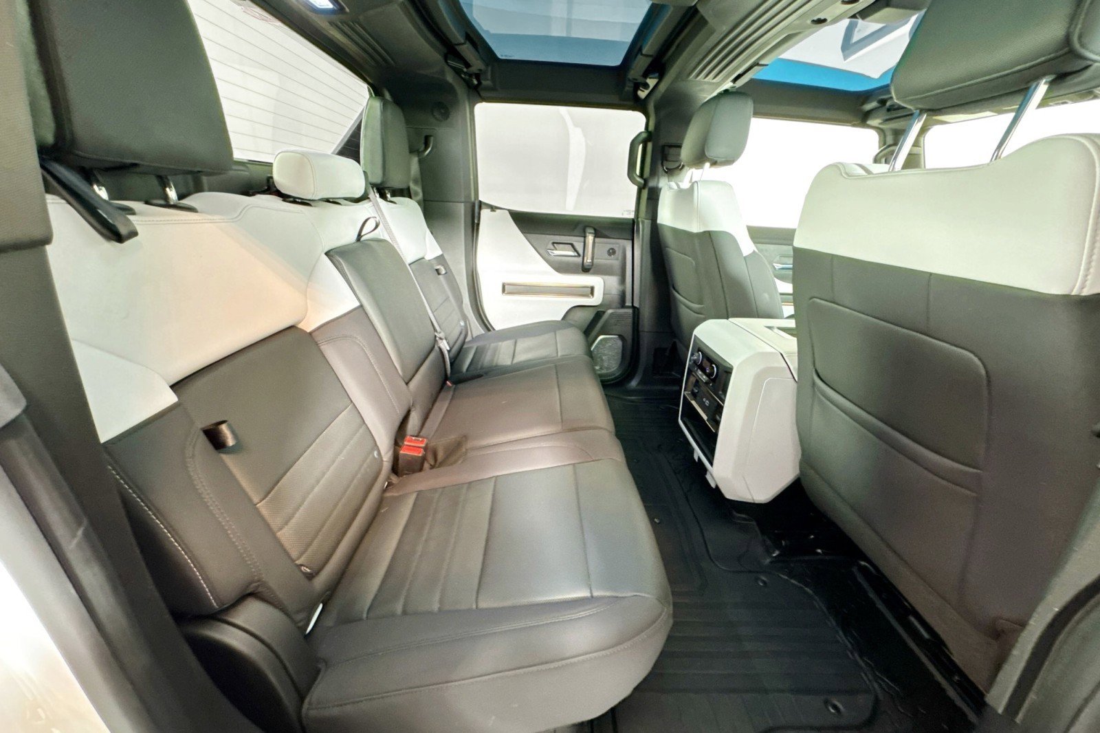 Used 2024 GMC Hummer EV 2X image 25