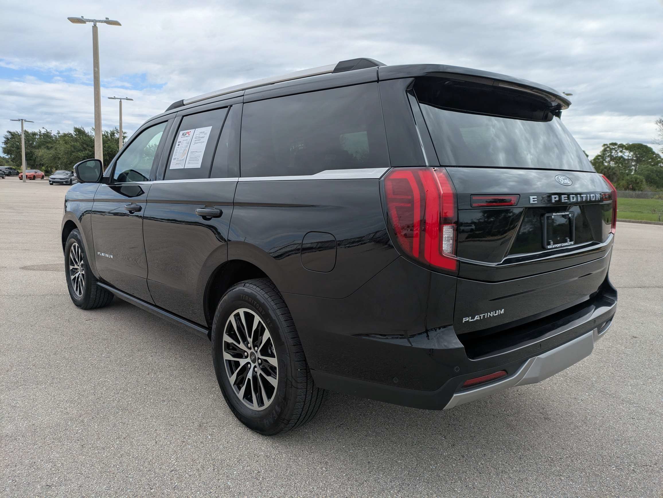 Used 2025 Ford Expedition Platinum AWD/4WD image 7