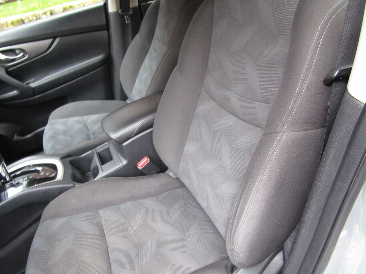 Used 2016 Nissan Rogue S image 16