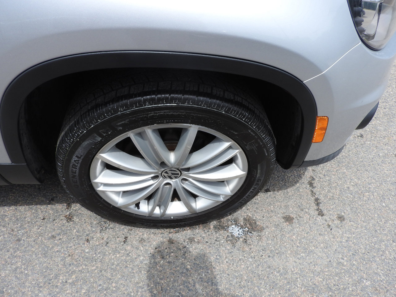 Used 2016 Volkswagen Tiguan SE image 17