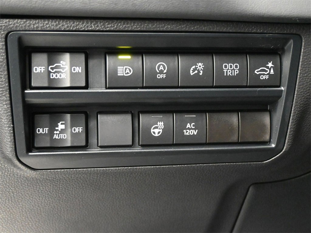 Used 2024 Toyota Tundra Platinum image 6