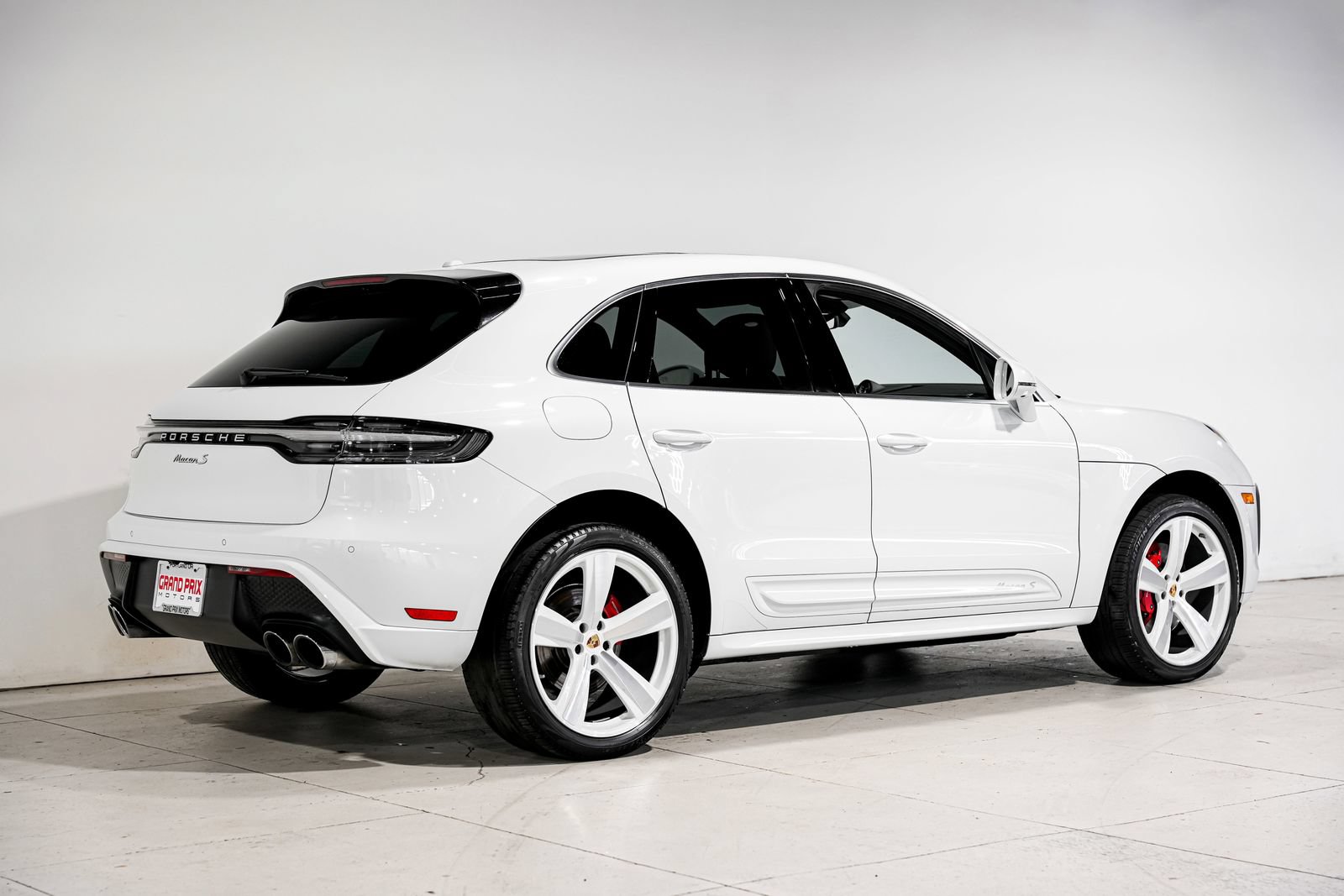 Used 2023 Porsche Macan S AWD/4WD image 3