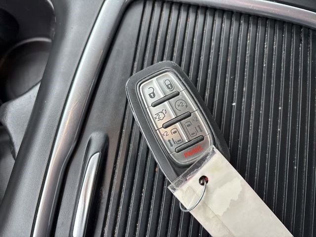 Used 2023 Chrysler Pacifica Touring-L image 48