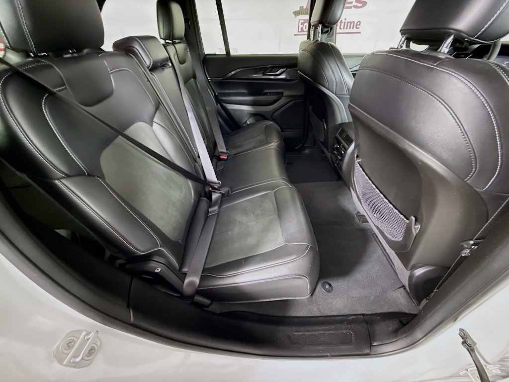 Used 2023 Jeep Grand Cherokee Altitude AWD/4WD image 29