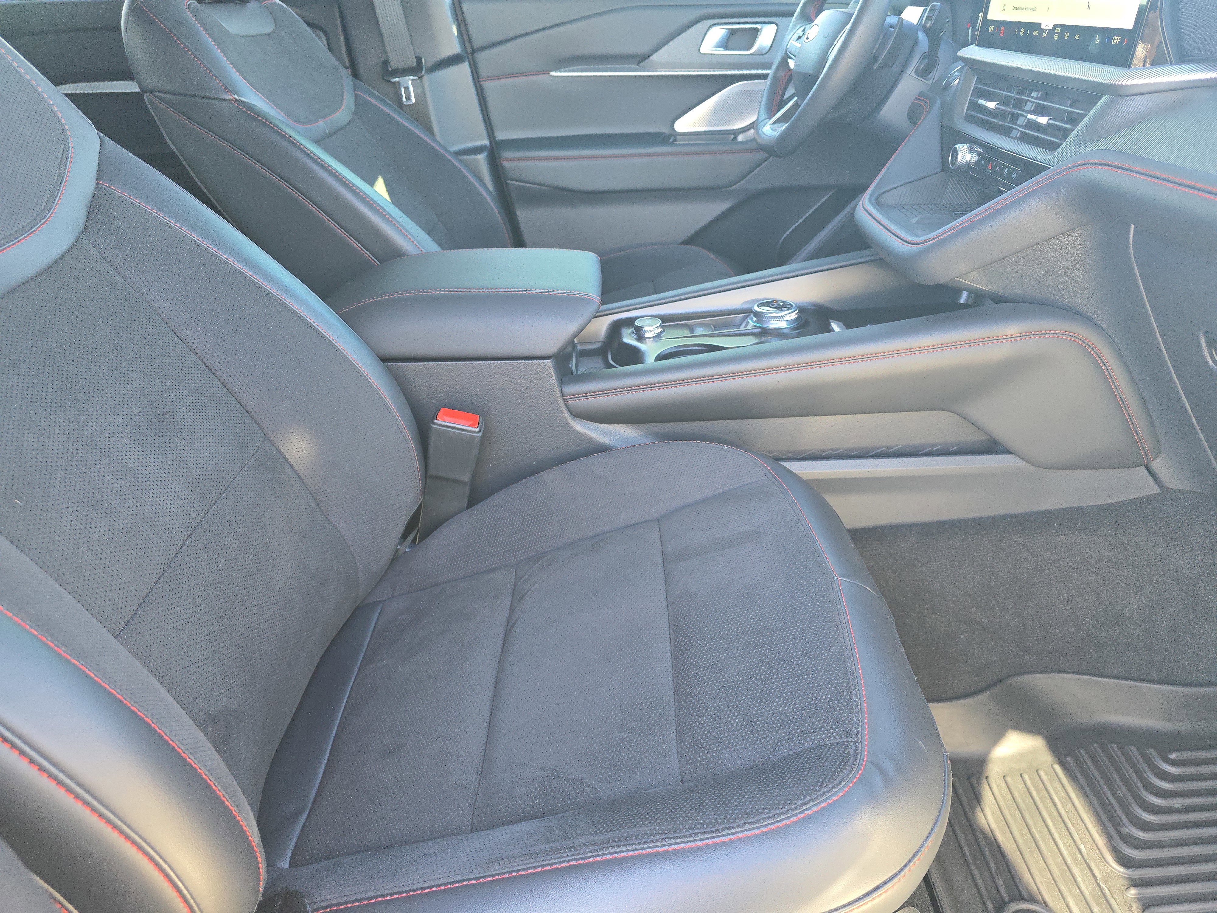 Used 2025 Ford Explorer ST image 15