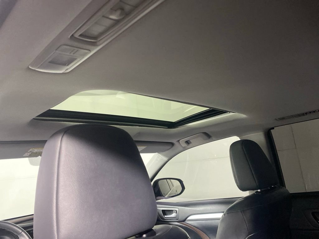 Used 2015 Toyota Highlander XLE AWD/4WD image 15