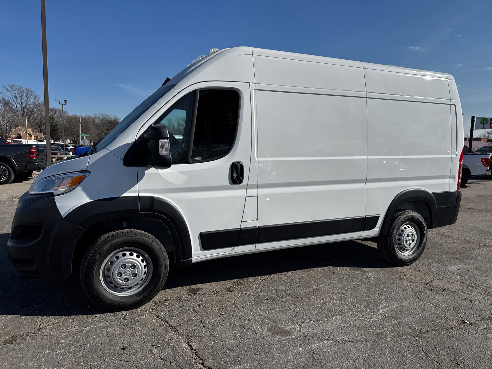 Used 2025 RAM ProMaster 2500 w/ Convenience Group image 3