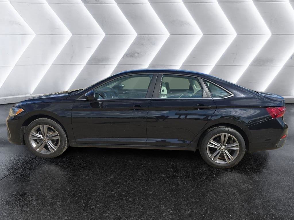 Used 2023 Volkswagen Jetta SE w/ Panoramic Sunroof Package image 8