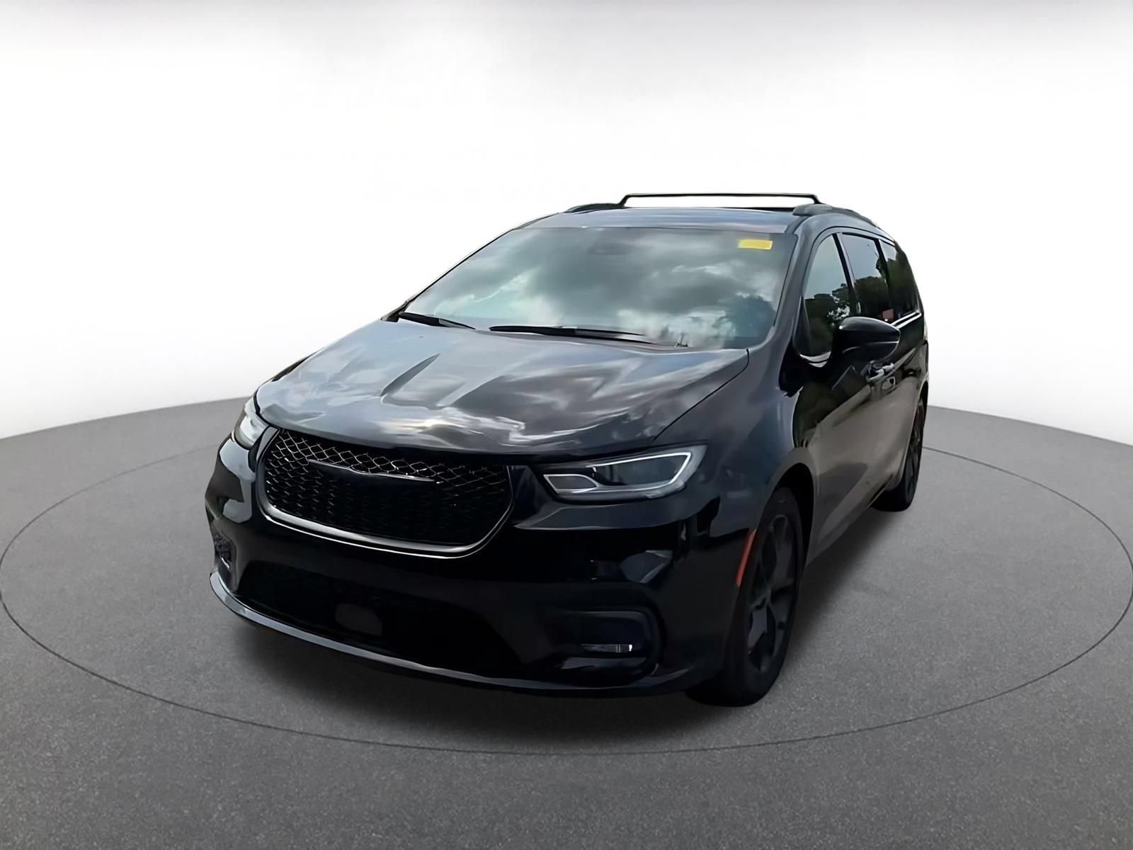 Used 2025 Chrysler Pacifica Limited FWD image 7