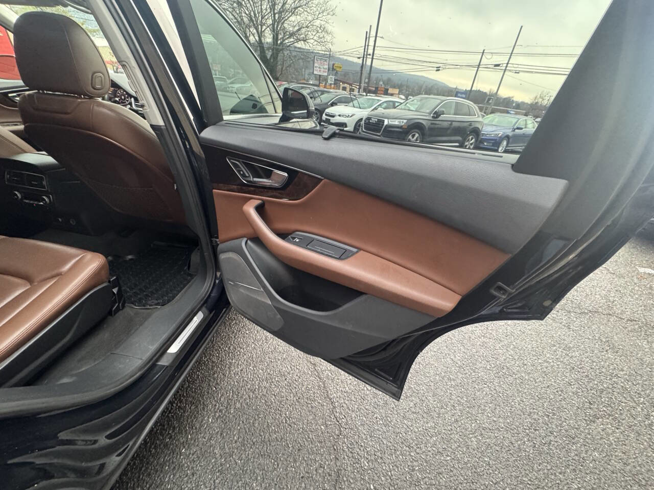 Used 2018 Audi Q7 3.0T Prestige w/ Prestige Package AWD/4WD image 27