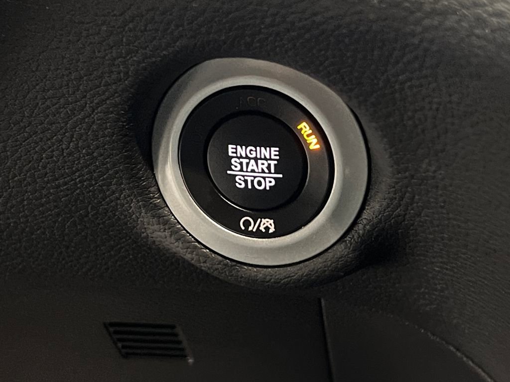 Used 2025 Chrysler Pacifica Limited image 55