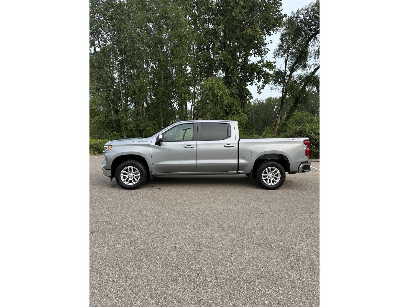 Used 2024 Chevrolet Silverado 1500 LT AWD/4WD image 2