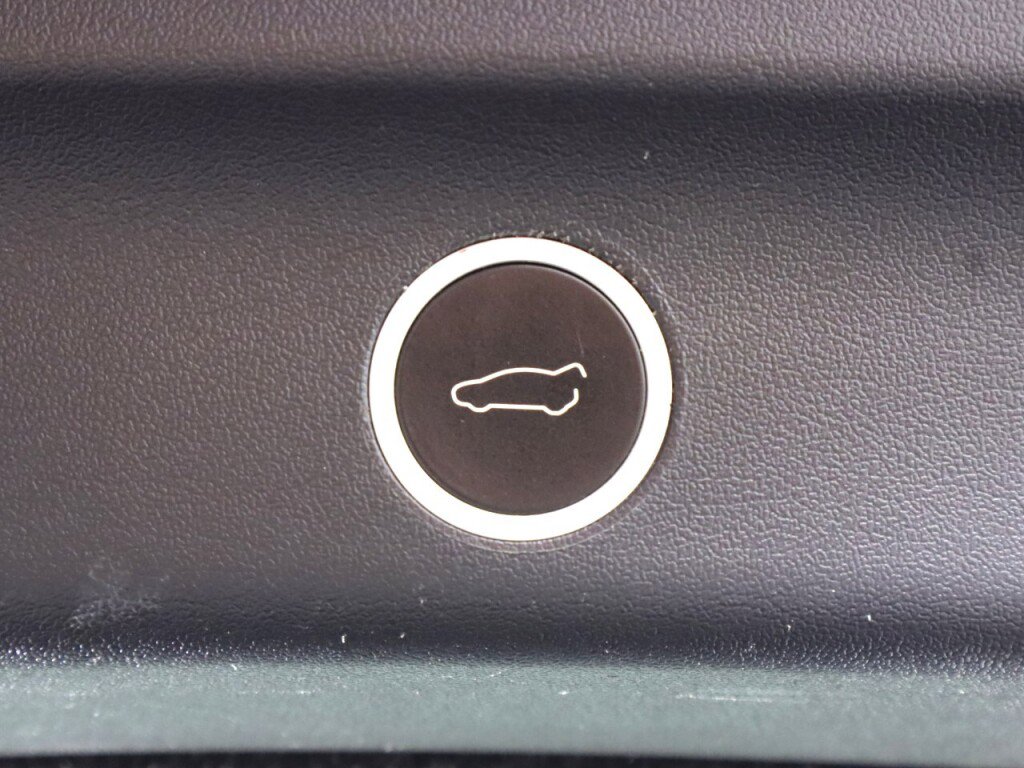 Used 2020 Tesla Model Y Long Range image 35