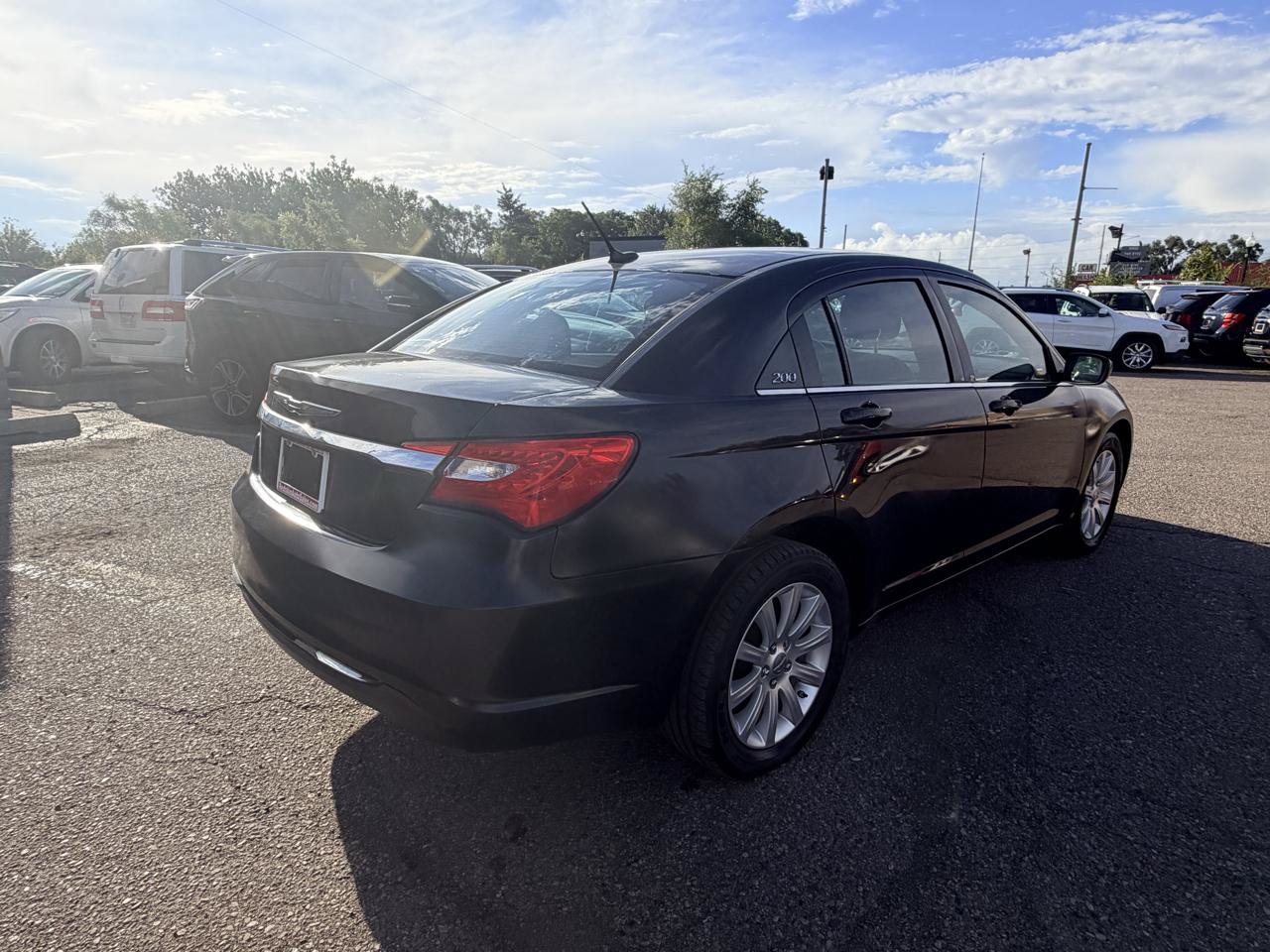 Used 2011 Chrysler 200 Touring FWD image 6